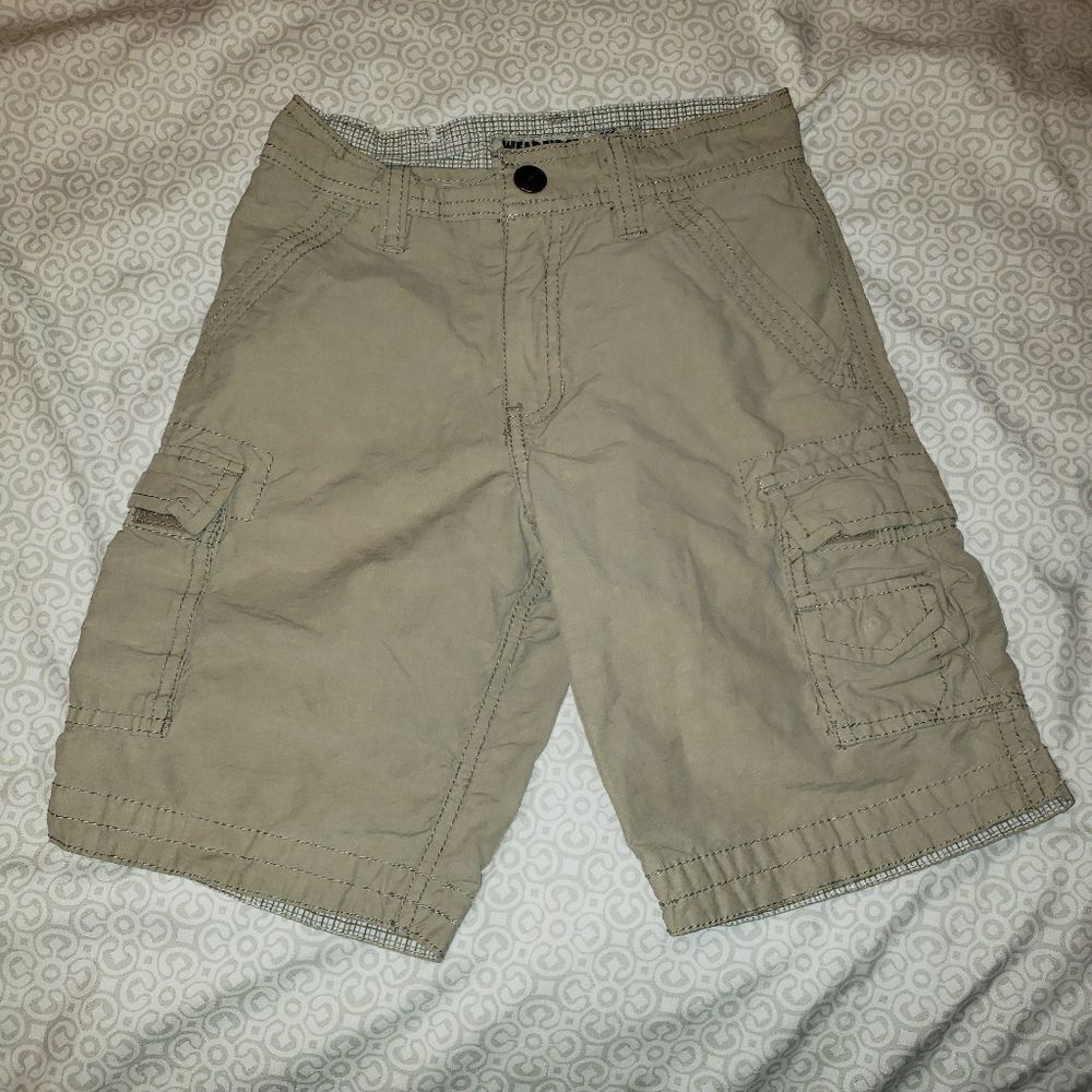 WEARFIRST KHAKI CARGO SHORTS SIZE 6